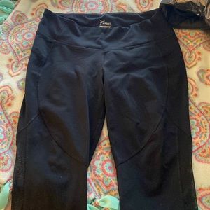 Crop Leggings with Mesh Cutout
